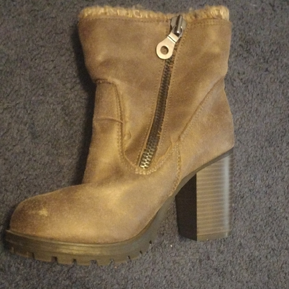 Mossimo Supply Co. Tan Heeled Boots with Knit Detail - Picture 5 of 8